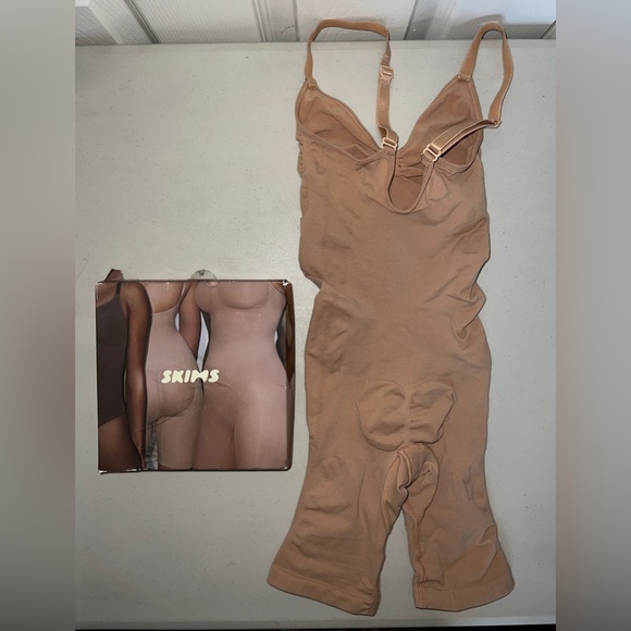 👸🏻 NIB! SKIMS Seamless Sculpting Mid Thigh Bodysuit - Picture 6 of 12